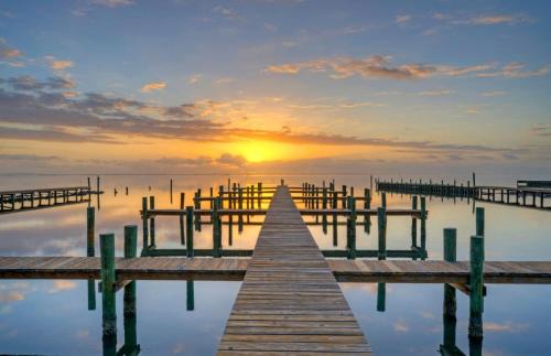 Flour Bluff House | Panoramic Water Views Shared Pool Boat Dock Bayside Lodge by AvantStay