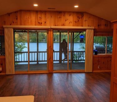West Hopkinton House | Panoramic Water Views , cozy house in Henniker ,NH