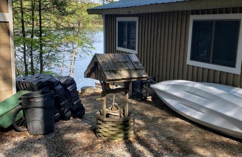 West Hopkinton House | Panoramic Water Views , cozy house in Henniker ,NH