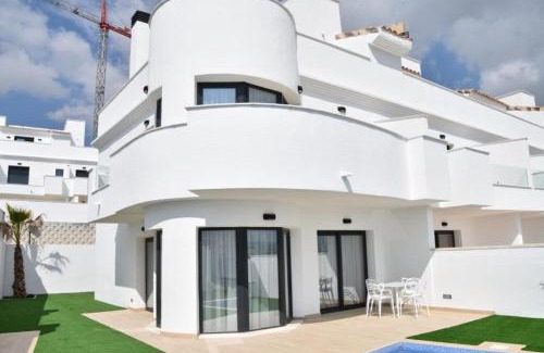 Finestrat House | PANORAMISCH modern vakantiehuis in Finestrat bij Benidorm met 3 slaapkamers, gelegen op de 1ste lijn met privézwembad en omheinde privétuin, zicht op zee, de bergen met 'Kilómetro Vertical del Puig Campana' en op de skyline van Benidorm City en Finestrat
