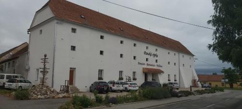 Sedlec Hotel | Panská sýpka