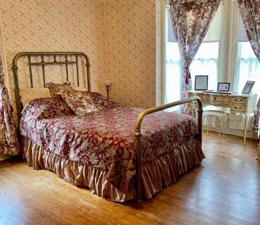 Golden Bed & Breakfast | Pansy’s Parlor Bed & Breakfast