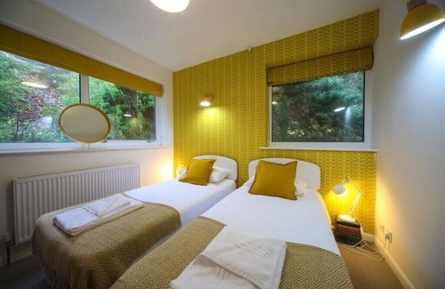 Llanfair House | Pant Golau - The Seventies House