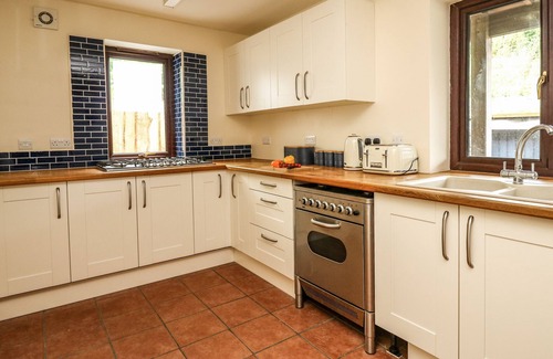 Llandrindod Wells House | PANT Y RHEDYN, pet friendly, character holiday cottage in Rhayader