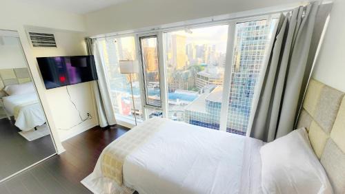Downtown Toronto Apartment | Pantages Skyline Suite in Toronto Centre - Free Parking