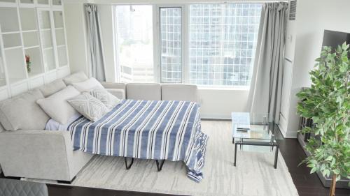 Downtown Toronto Apartment | Pantages Skyline Suite in Toronto Centre - Free Parking