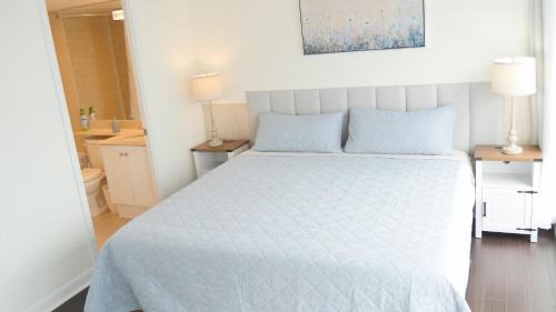 Downtown Toronto Apartment | Pantages Skyline Suite in Toronto Centre - Free Parking