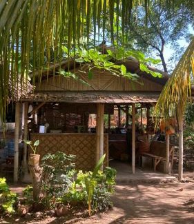 Maumere House | Pantai Paris Homestay