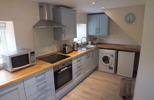 Castle Bytham Cottage | Pantiles Cottage in Rutland, the heart of England. Self catering, sleeps 4.