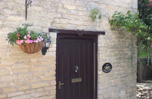 Castle Bytham Cottage | Pantiles Cottage in Rutland, the heart of England. Self catering, sleeps 4.