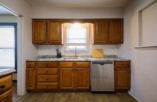 Columbia House | Pany's hop-skip-jump to campus - downtown-trails