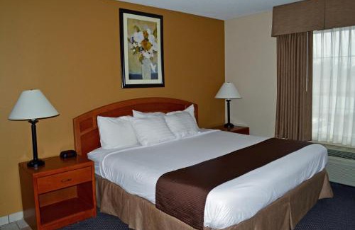 Paola Hotel | Paola Inn and Suites