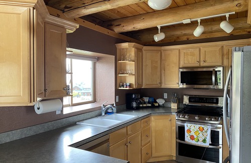 Sweetwater House | Papa Bear's Pickleball Cabin!