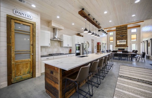 Broken Bow Cabin | Papa Casa- 7bd with Pool and 2 Hot tubs