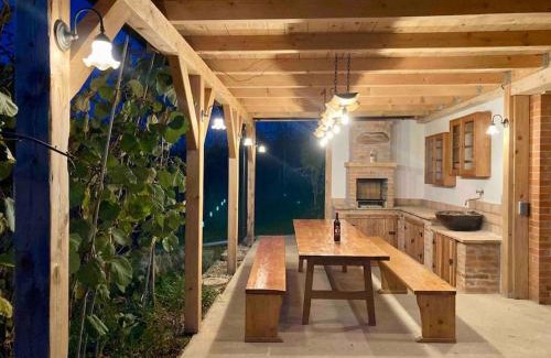 Destrnik House | Papa Franks House