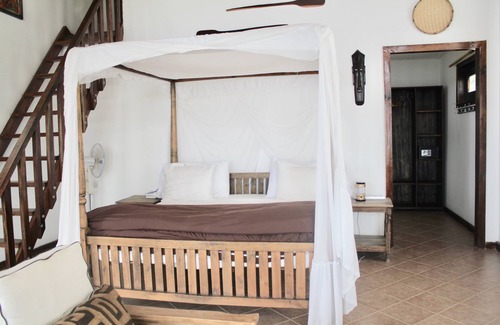 Kitongo Cabin | Papa's Cafe and Bungalows