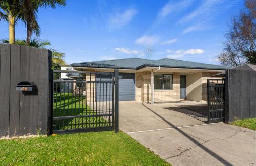 Papamoa Beach House | Papamoa Waves - Seaside Getaway