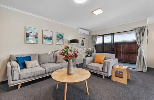 Papamoa Beach House | Papamoa Waves - Seaside Getaway