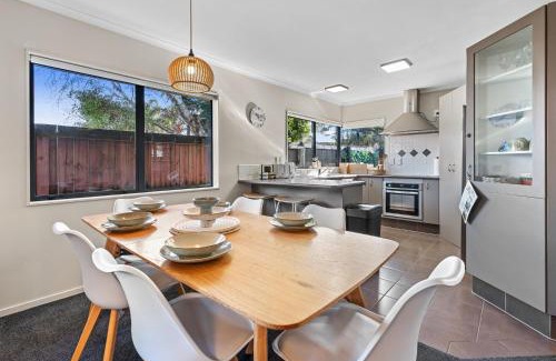 Papamoa Beach House | Papamoa Waves - Seaside Getaway