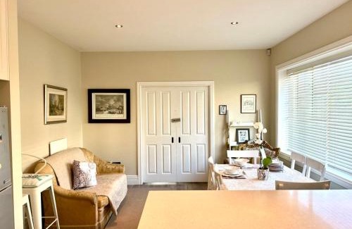 Strowan Apartment | Papanui Paris inspired Apartment