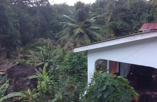 Mahe Island House | PAPAYAS SELF catering ROOM