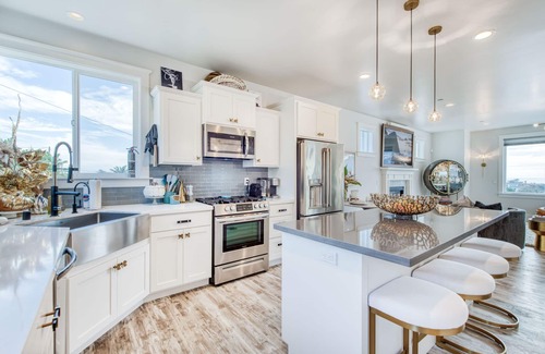 Grover Beach House | Papillon House a luxury escape with sunset ocean-view rooftop deck