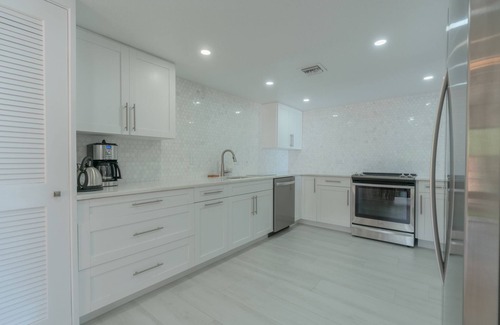 West Bay Condo | Pappagallo Beach: Island Gem!