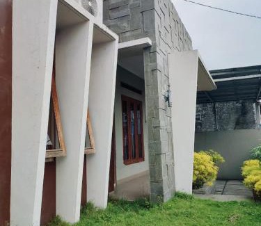 Catur Tunggal House | Papringan Suite House