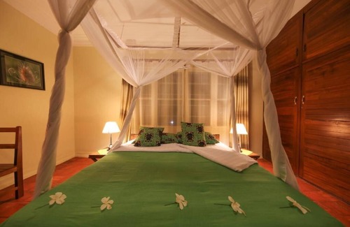 Entebbe House | Papyrus Guest House