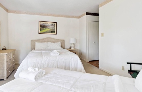 Foxfire Condo | Par at Foxfire- Pool, Steps away from Golf Course!