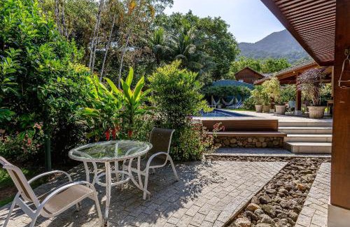 Pontal da Cruz House | Paraíso com Piscina e Natureza em São Sebastião