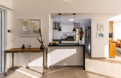 Boituva House | Paraíso em Boituva - chácara nova, moderna, 2100 m, em condomínio -10 PESSOAS