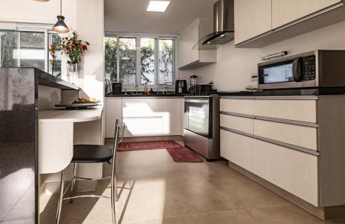 Boituva House | Paraíso em Boituva - chácara nova, moderna, 2100 m, em condomínio -10 PESSOAS