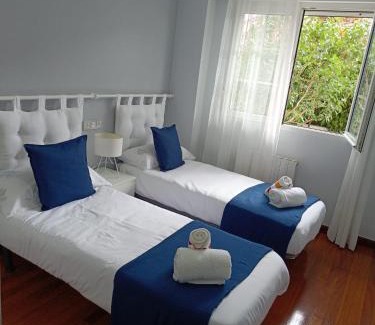 Castro Urdiales Apartment | Paraíso Soleado: Piso con Terraza, Piscina y Garaje a 5 min de Playa