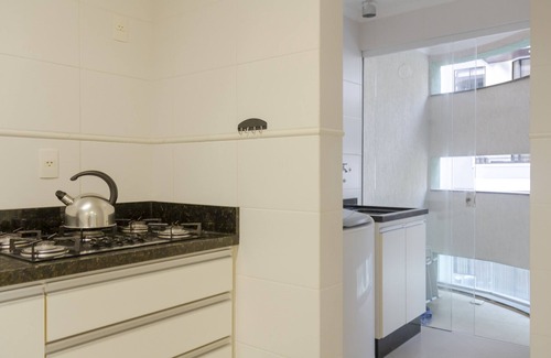 Castelo Branco Apartment | Para 8 hóspedes a 2 quadras do mar KS1145