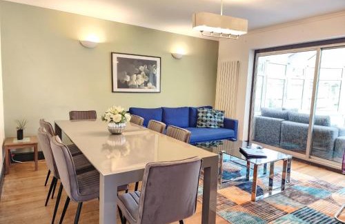 Botley House | Paradigm Villa, Oxford,5 Bedroom, 5 Free Parking Spaces