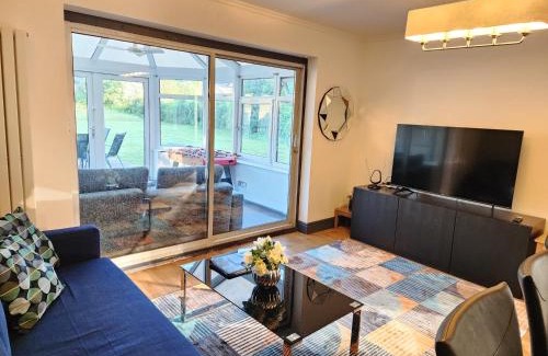 Botley House | Paradigm Villa, Oxford,5 Bedroom, 5 Free Parking Spaces