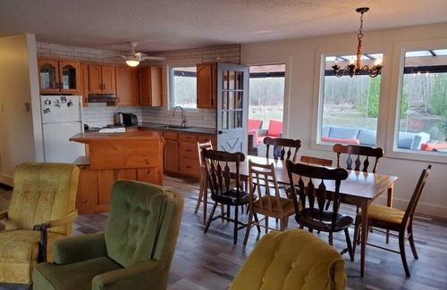 Georgian Bluffs Cottage | "Paradise" 66 Acres of Private Trails & 200' Waterfront