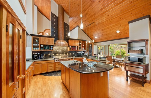 Honaunau-Napoopoo House | Paradise at Bay View Farms w/Private Infinity Pool, Hot Tub & Incredible Views