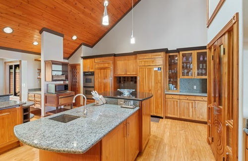 Honaunau-Napoopoo House | Paradise at Bay View Farms w/Private Infinity Pool, Hot Tub & Incredible Views