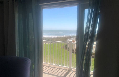 Sneads Ferry Condo | Paradise awaits! Beachfront condo with everything you need!
