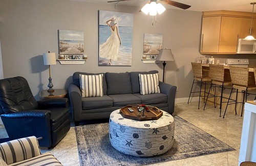Fort Pierce Condo | PARADISE AWAITS! LOVELY GROUND FLOOR UNIT! RESORT AMENITIES! 5-STARS!