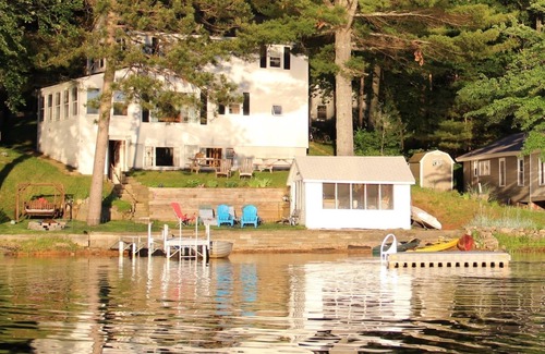 Union House | Paradise awaits on Shaws Pond conveniently located in the Lakes Region.