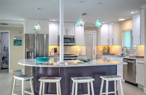Marathon House | Paradise Bay - 4 Bedrooms [with 2 Master Suites] & 4 Bathrooms - sleeps 10