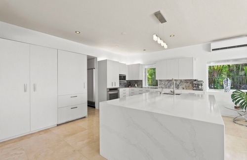 Eastern Honolulu House | Paradise Beach Estate: 6BR Oceanfront Villa w/Pool, Spa & Views
