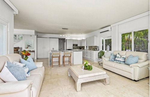 Eastern Honolulu House | Paradise Beach Estate: 6BR Oceanfront Villa w/Pool, Spa & Views