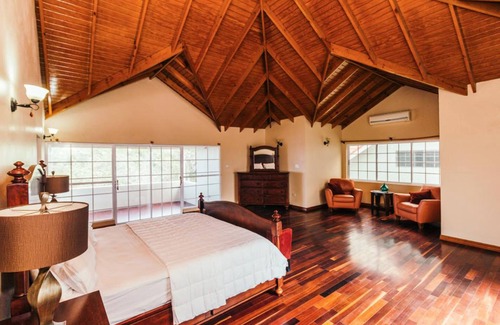 Discovery Bay Hotel | Paradise Beach Front Apartment