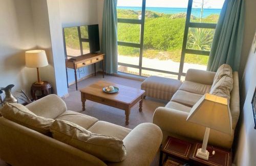 Paradise Beach House | Paradise Beach, Main Beachfront!