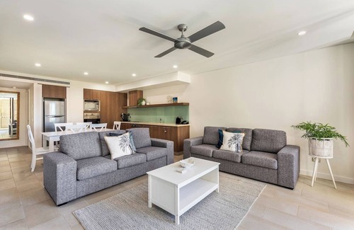 Palm Cove Resort | Paradise Bound A Rooftop Resort Retreat