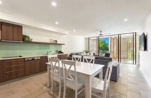 Palm Cove Resort | Paradise Bound A Rooftop Resort Retreat